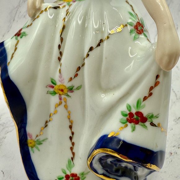 KPM Royal Berlin Victorian LADY Porcelain Figurine 8” Tall, beautiful, vintage - Picture 4 of 10